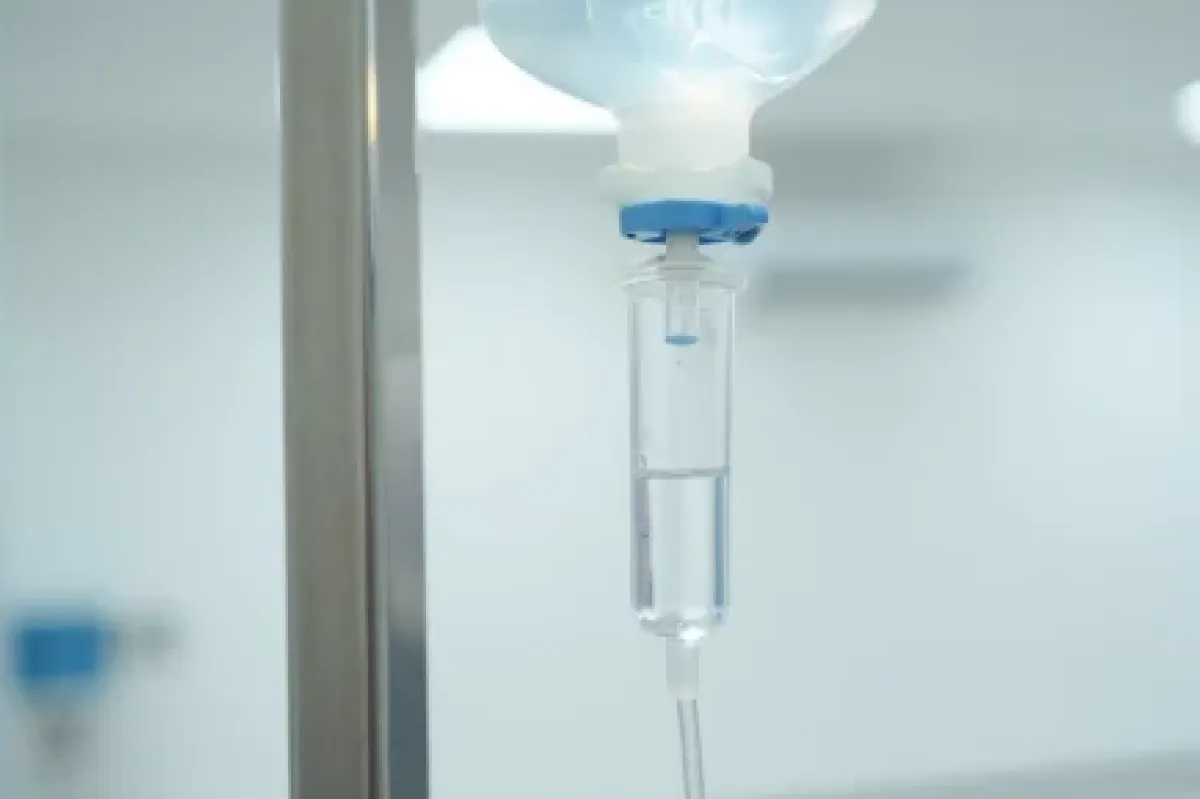 Медицинская капельница в клинике